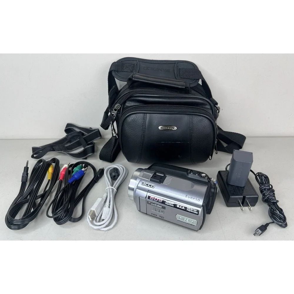 JVC Everio GZ-HD5U 3CCD HD Camcorder WORKS Battery Included